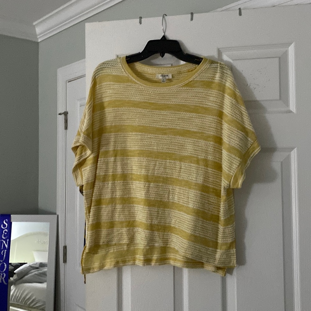 yellow um gee top